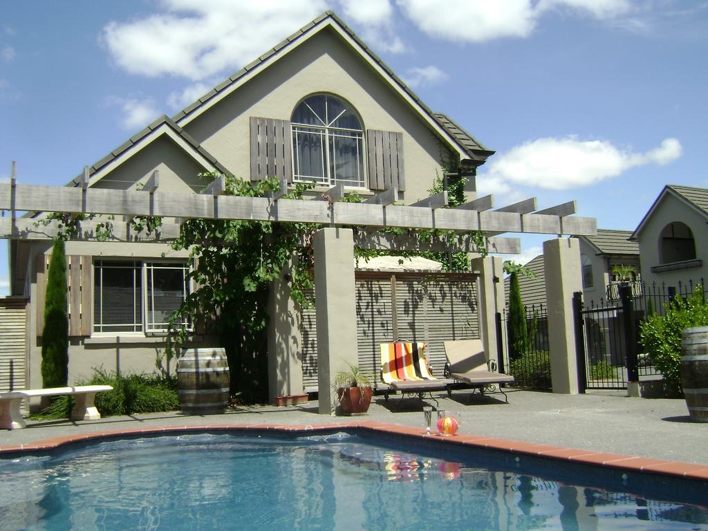 Lodge Bordeaux Whangarei Bagian luar foto